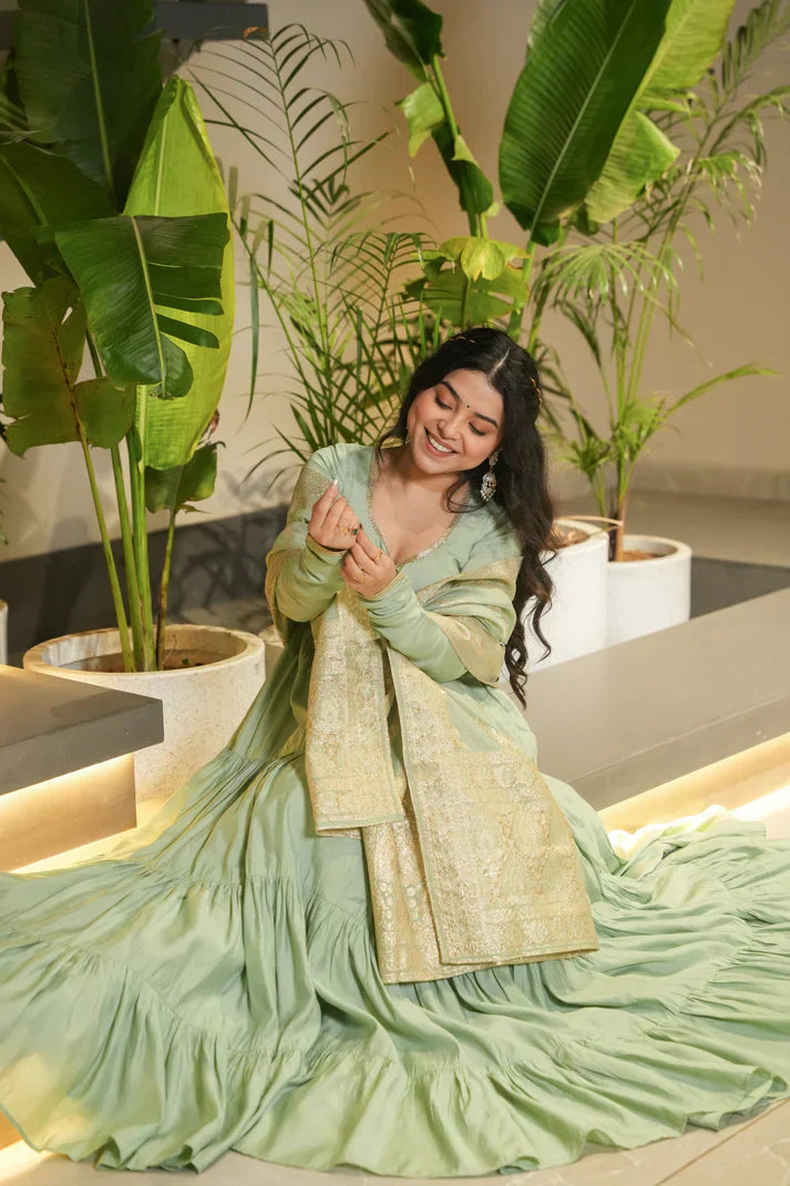 WEDDING SPECIAL MICROCRAPE GOWN WITH JAQUARD DUPATTAPFAB1111) (02)