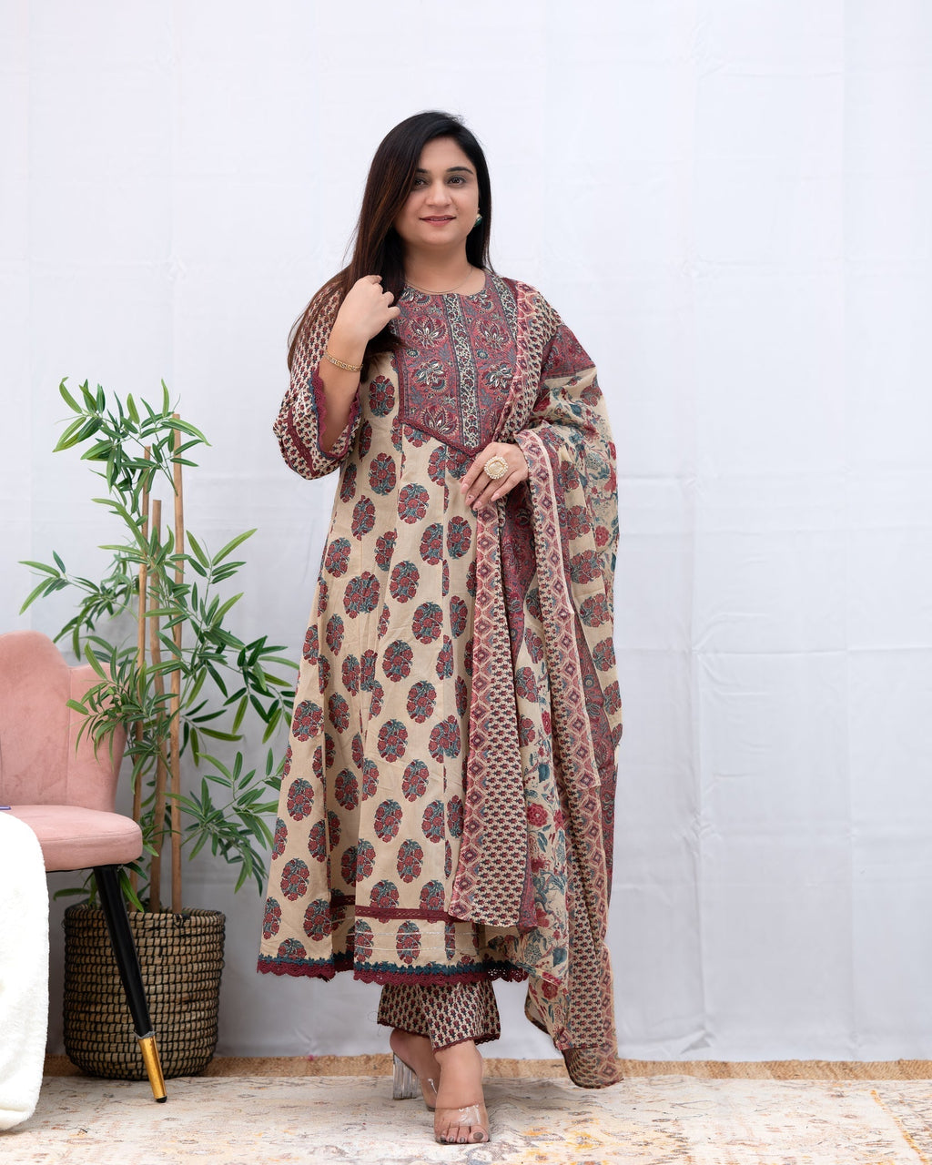 Look straight out of a dreamy movie set as you turn around and walk in this elegant flaired suit ! The perfect of traditional wear(PFAB107)