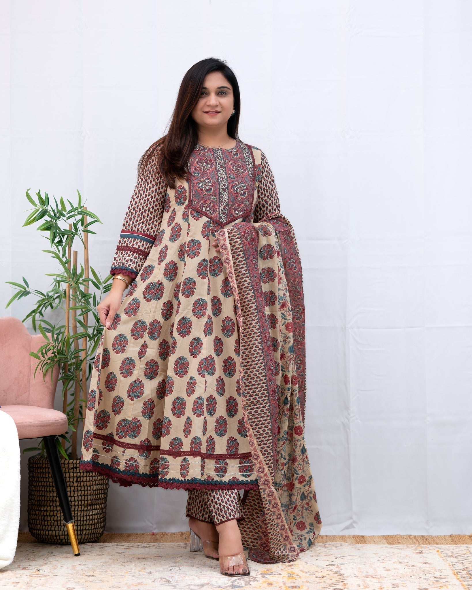 Look straight out of a dreamy movie set as you turn around and walk in this elegant flaired suit ! The perfect of traditional wear(PFAB107)