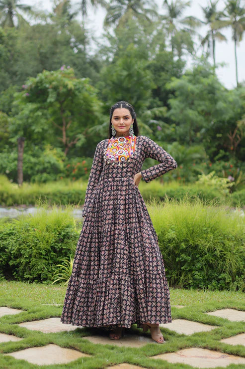 NAVRATRI SPECIAL COTTON GAMTHI PATCH WORK GOWN PFAB149)