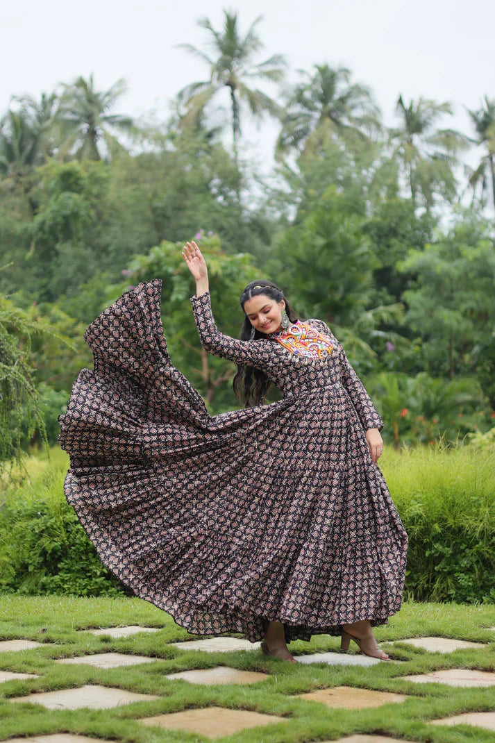 NAVRATRI SPECIAL COTTON GAMTHI PATCH WORK GOWN PFAB149)