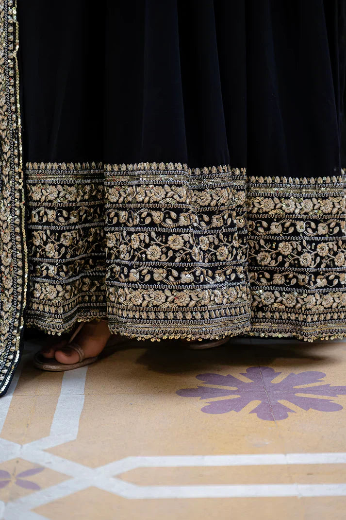 BLACK BLOOMING EMBROIDERED GOWN WITH DUPATTAPFAB185)