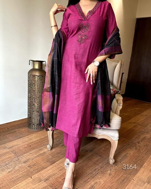 Beautiful premium quality linen duppata enclosed with heavy tassel work on duppata(PFAB133)