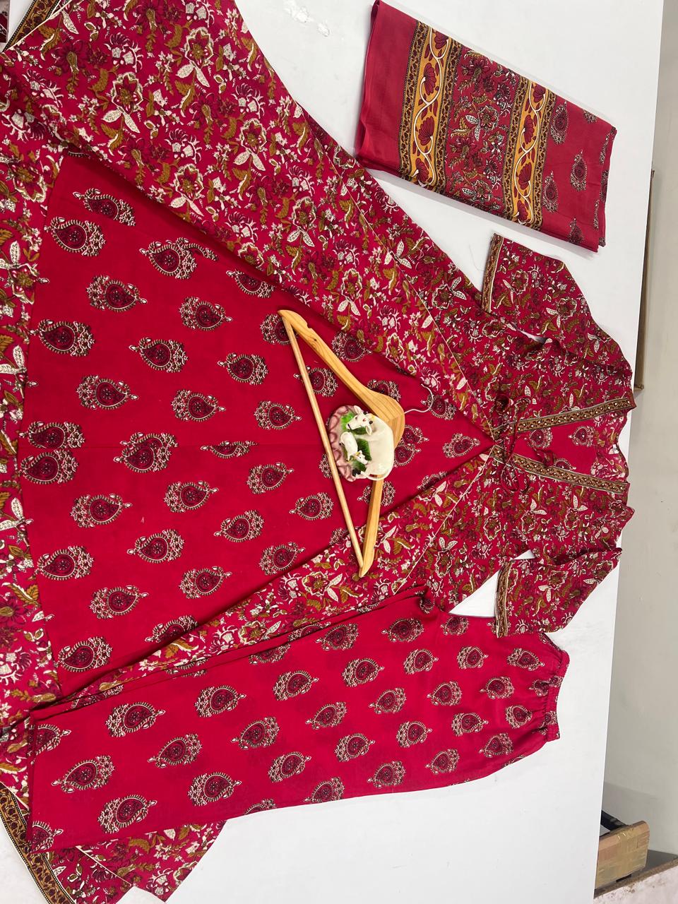 ♥️♥️“ NEW FULL COTTON PRINT HAND WORK ANARKALI KURTI PANT MALMAL DUPATTA ARRIVAL 😍💖(PFAB1285)
