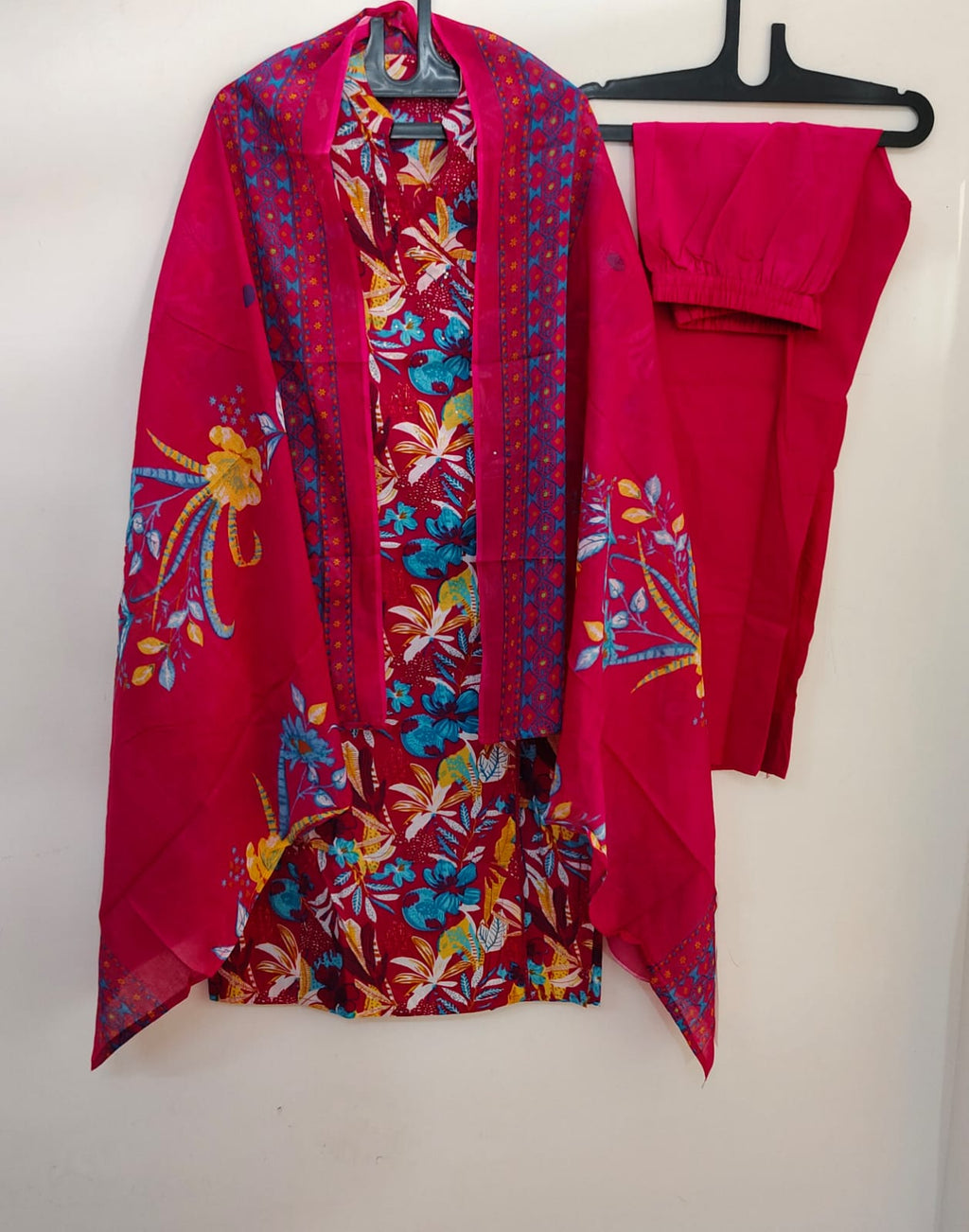 Featuring beautiful Heavy Suit Set which is beautifully decorated with handwork weaving and prints. It is paired with matching pants and dupatta.