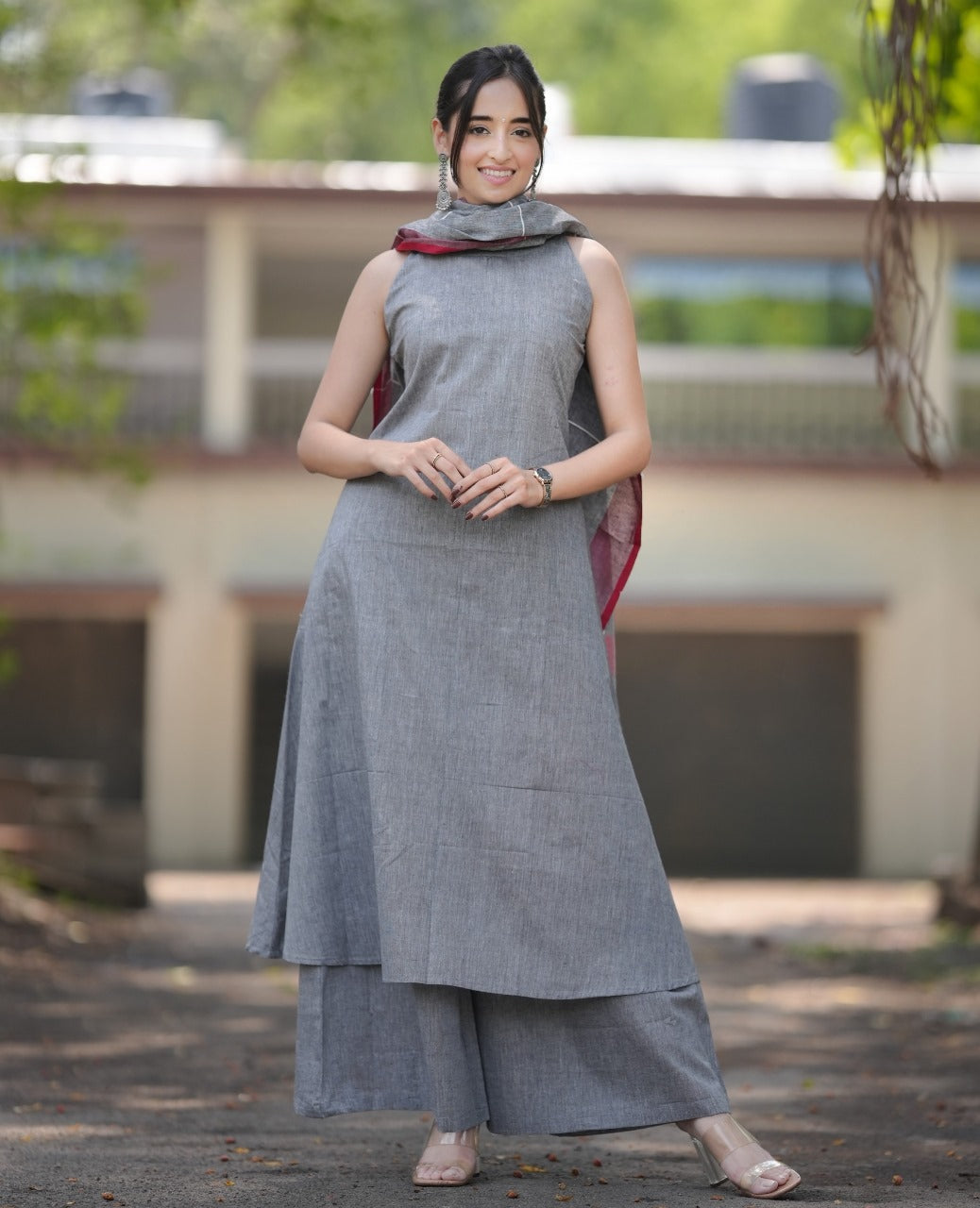 ELEVATE UR STYLE IN OUR CLASSY HAMDLOOM A LINE KURTI IN TRENDY HALTER NECK STYLE PAIRED WITH PURE LINEN DUPATTA PERFECT FOR ALL OCCASIONS