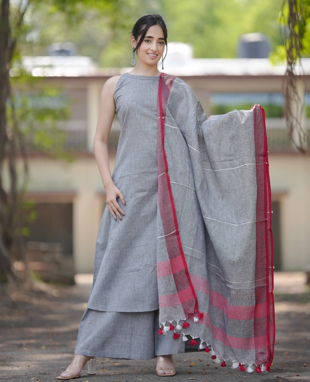 ELEVATE UR STYLE IN OUR CLASSY HAMDLOOM A LINE KURTI IN TRENDY HALTER NECK STYLE PAIRED WITH PURE LINEN DUPATTA PERFECT FOR ALL OCCASIONS