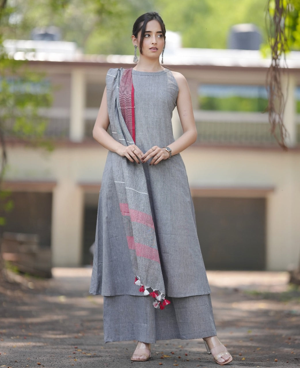 ELEVATE UR STYLE IN OUR CLASSY HAMDLOOM A LINE KURTI IN TRENDY HALTER NECK STYLE PAIRED WITH PURE LINEN DUPATTA PERFECT FOR ALL OCCASIONS
