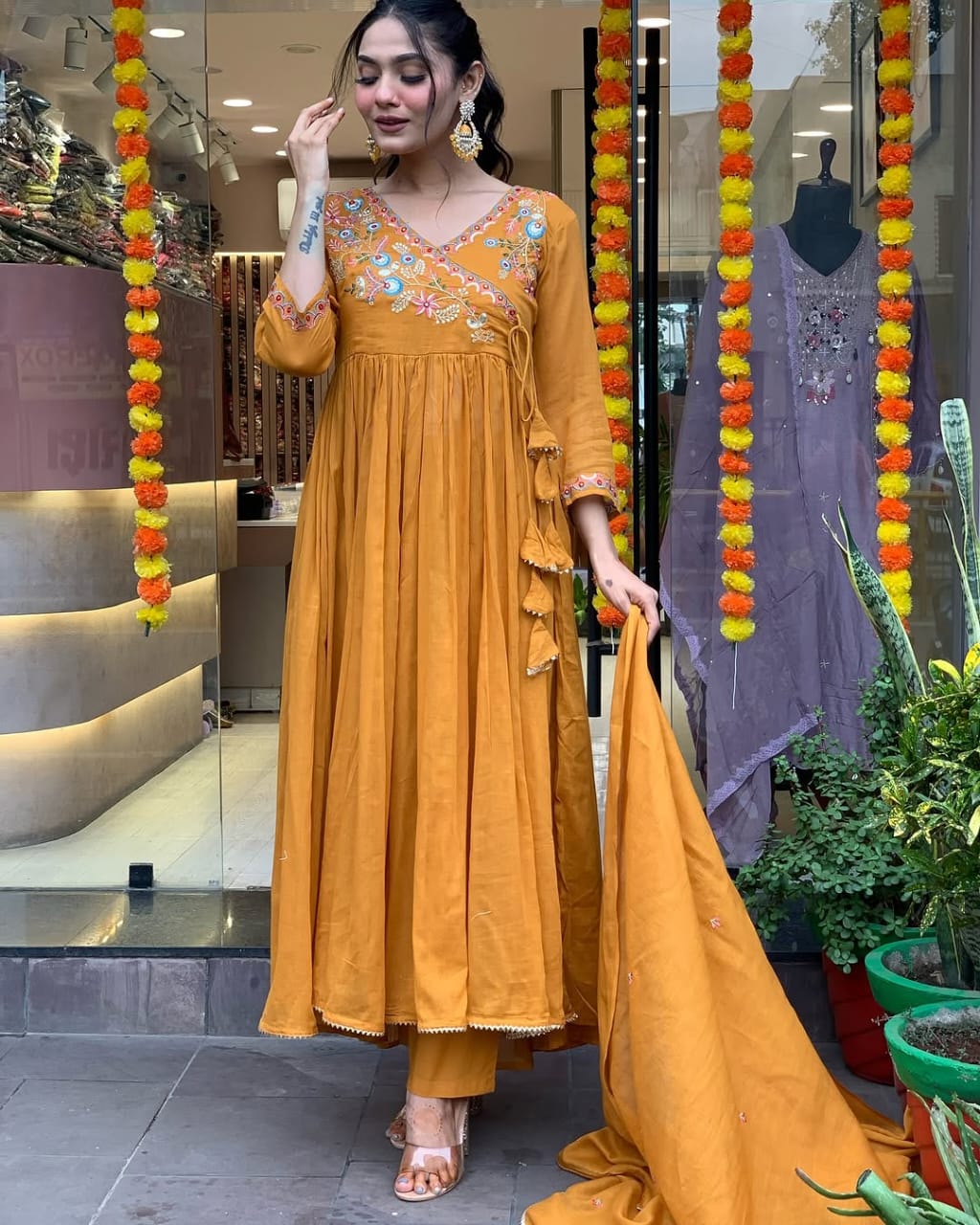 Enjoy your festival 🌞with our Very Beautiful 3ps Set . 🪡 🪡 🪡 🌸(PFAB157)