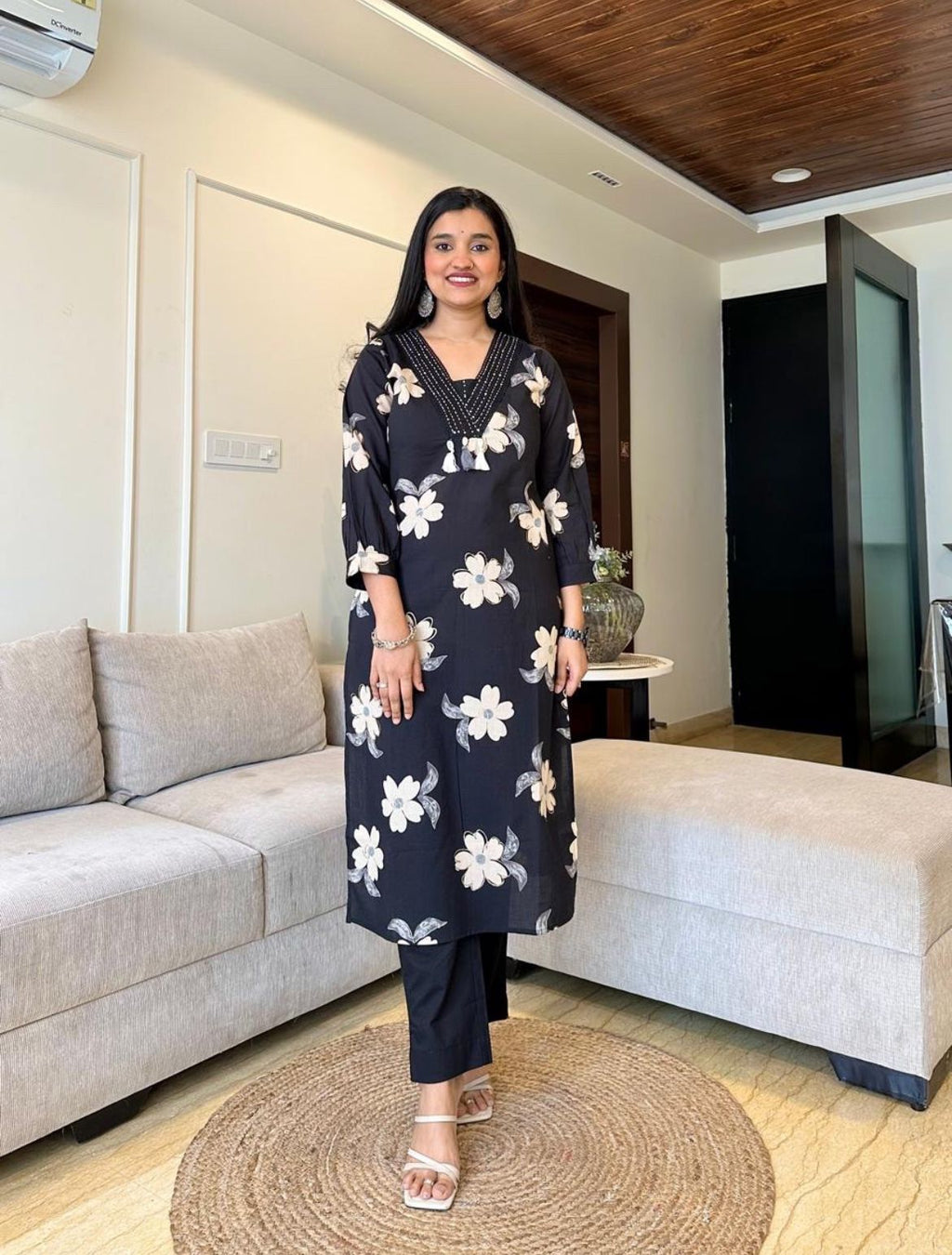 Look straight out of a dreamy movie set as you turn around and walk in this elegant flaired suit ! The perfect of traditional wear(PFAB136)