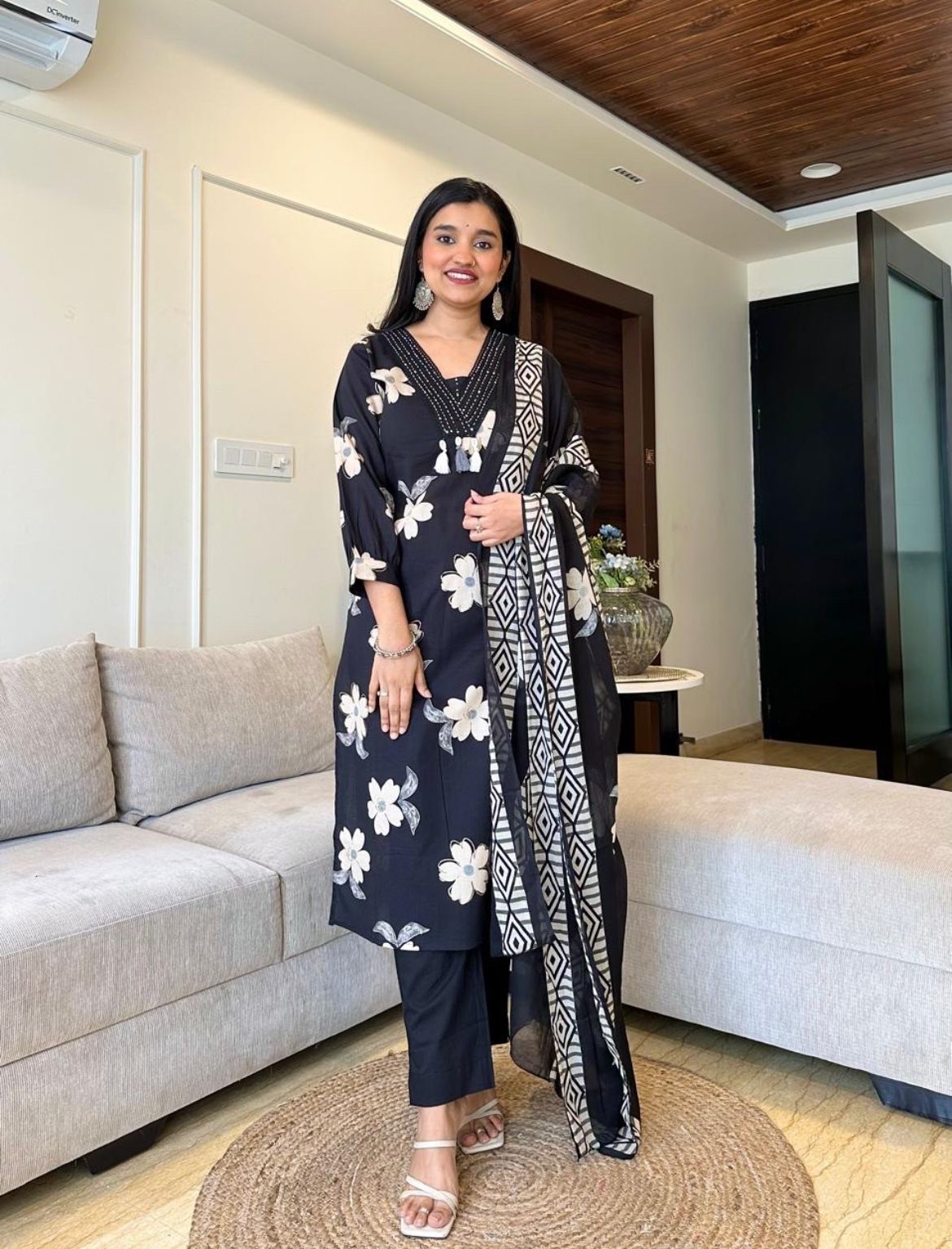 Look straight out of a dreamy movie set as you turn around and walk in this elegant flaired suit ! The perfect of traditional wear(PFAB136)