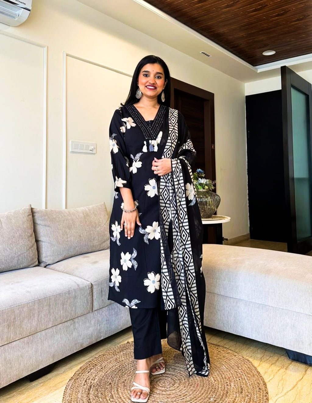 Look straight out of a dreamy movie set as you turn around and walk in this elegant flaired suit ! The perfect of traditional wear(PFAB136)