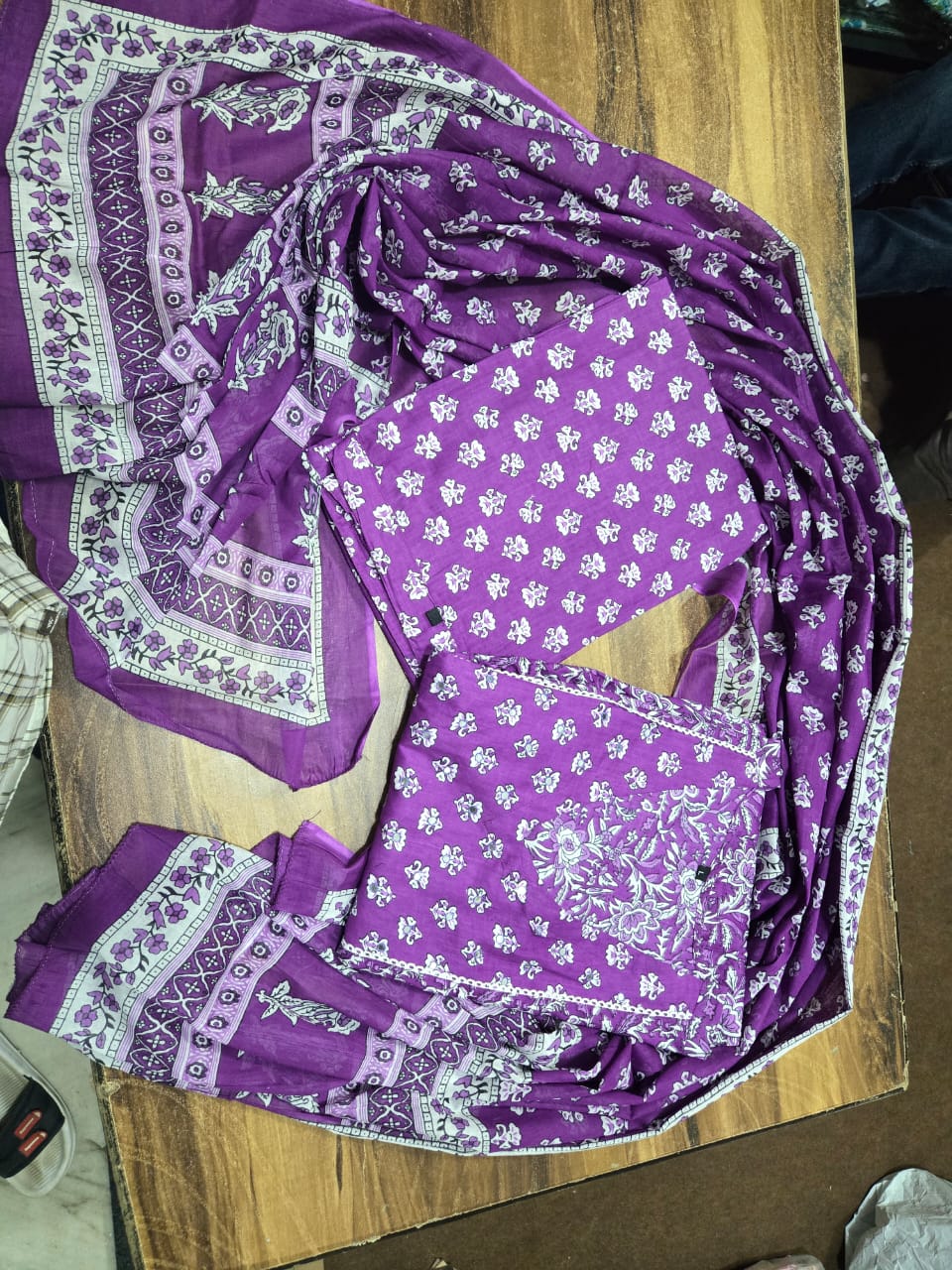 This A-line pant set is perfect for the summer season with its vibrant floral print and confident pocket one side.(PFAB137)