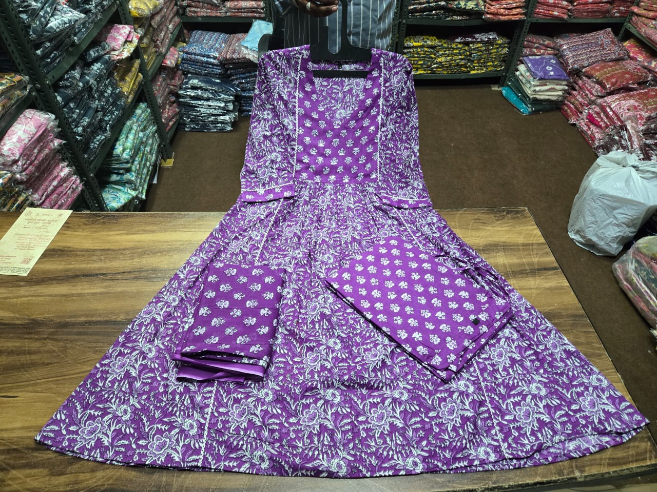 This A-line pant set is perfect for the summer season with its vibrant floral print and confident pocket one side.(PFAB137)