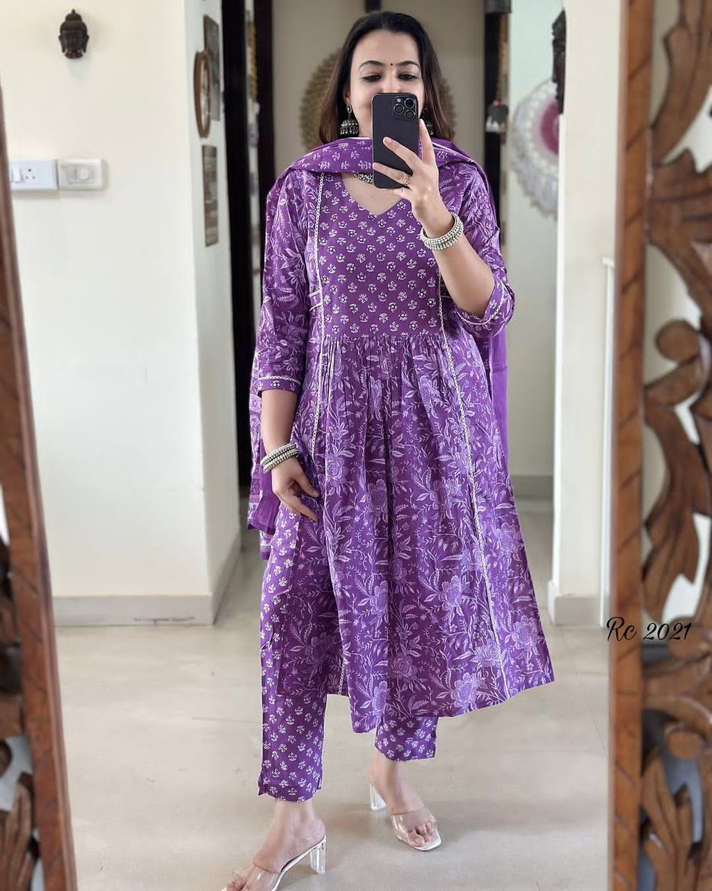 This A-line pant set is perfect for the summer season with its vibrant floral print and confident pocket one side.(PFAB137)