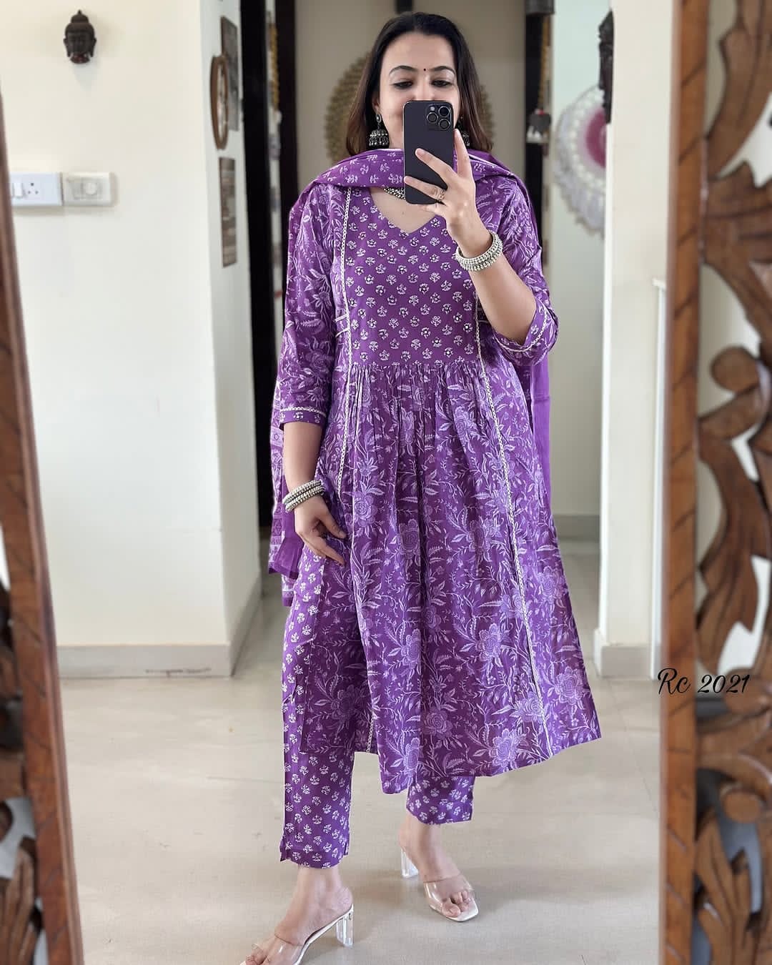 This A-line pant set is perfect for the summer season with its vibrant floral print and confident pocket one side.(PFAB137)