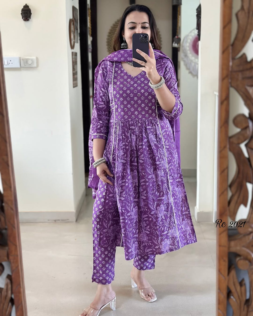 This A-line pant set is perfect for the summer season with its vibrant floral print and confident pocket one side.(PFAB137)