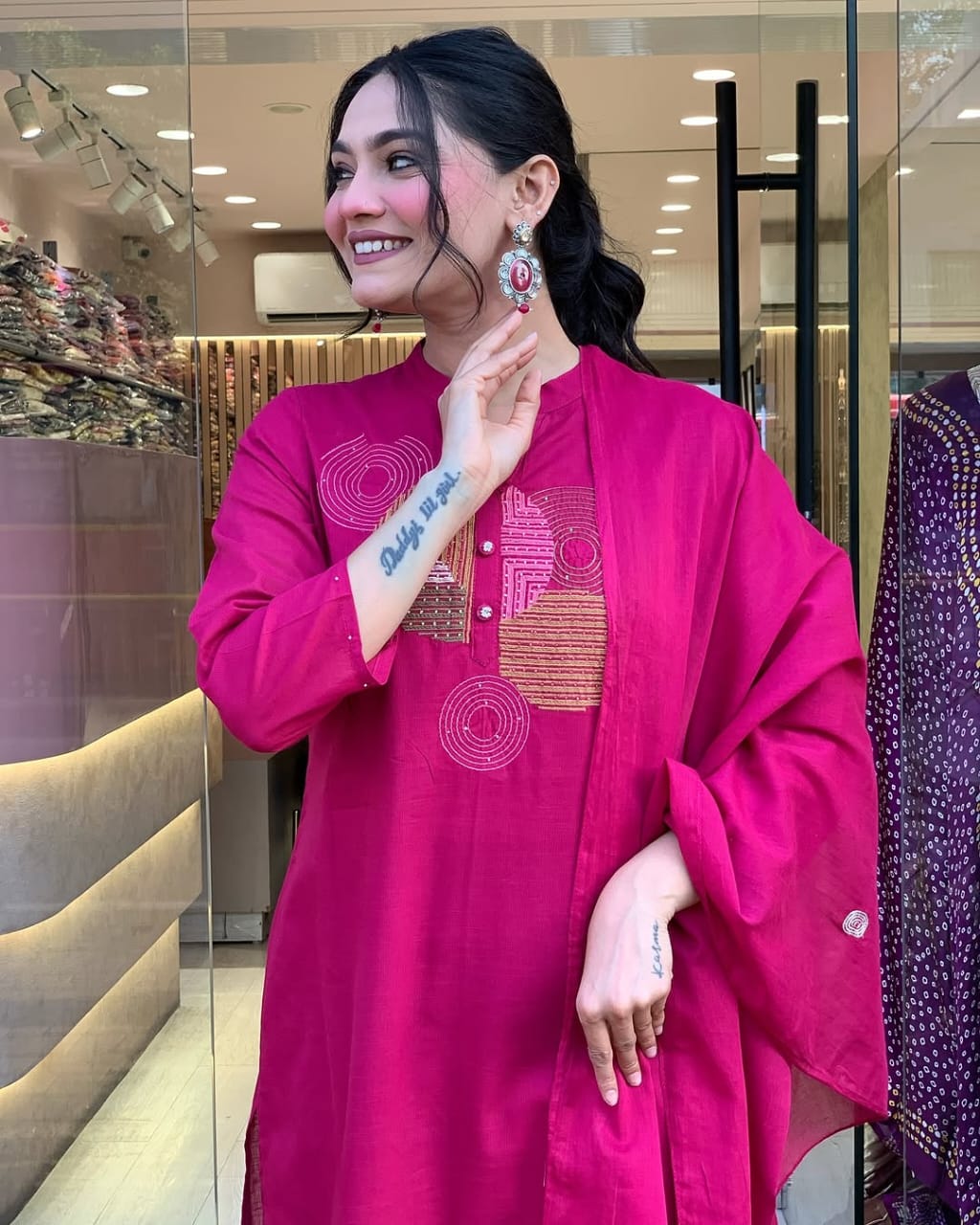 This Kurti,pant dupatta set is perfect for the summer season with its vibrant floral print and confident (PFAB1406)