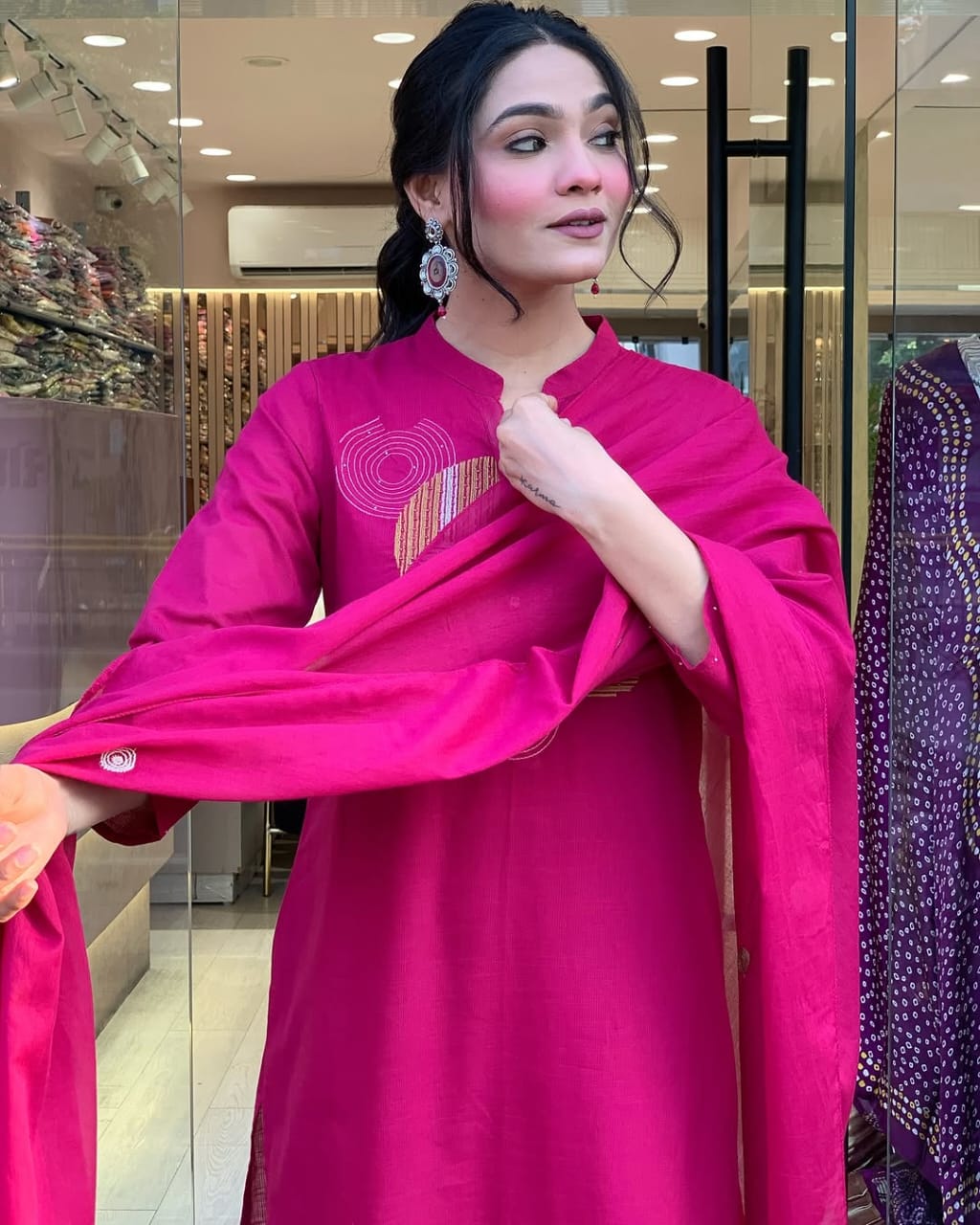 This Kurti,pant dupatta set is perfect for the summer season with its vibrant floral print and confident (PFAB1406)