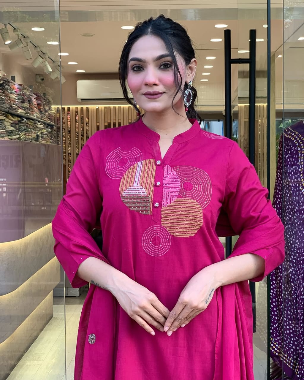 This Kurti,pant dupatta set is perfect for the summer season with its vibrant floral print and confident (PFAB1406)