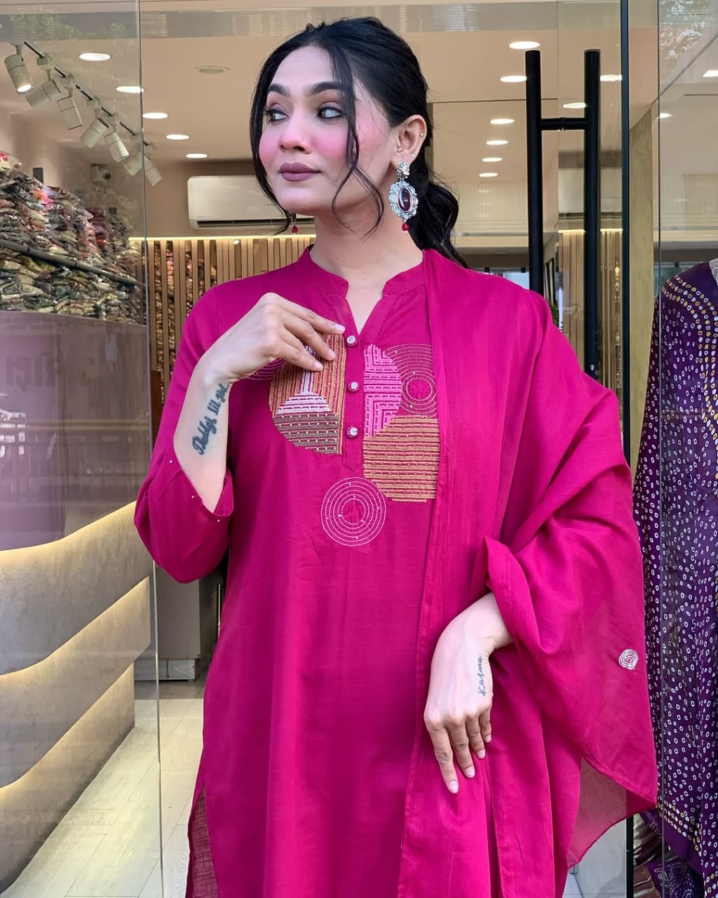 This Kurti,pant dupatta set is perfect for the summer season with its vibrant floral print and confident (PFAB1406)