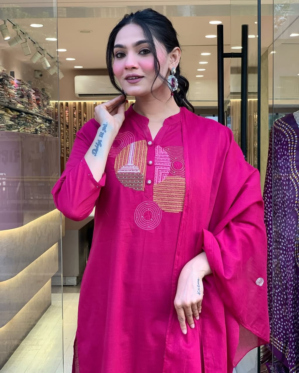 This Kurti,pant dupatta set is perfect for the summer season with its vibrant floral print and confident (PFAB1406)