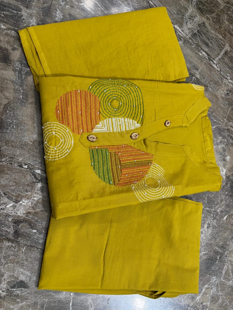 This Kurti,pant dupatta set is perfect for the summer season with its vibrant floral print and confident (PFAB1407)