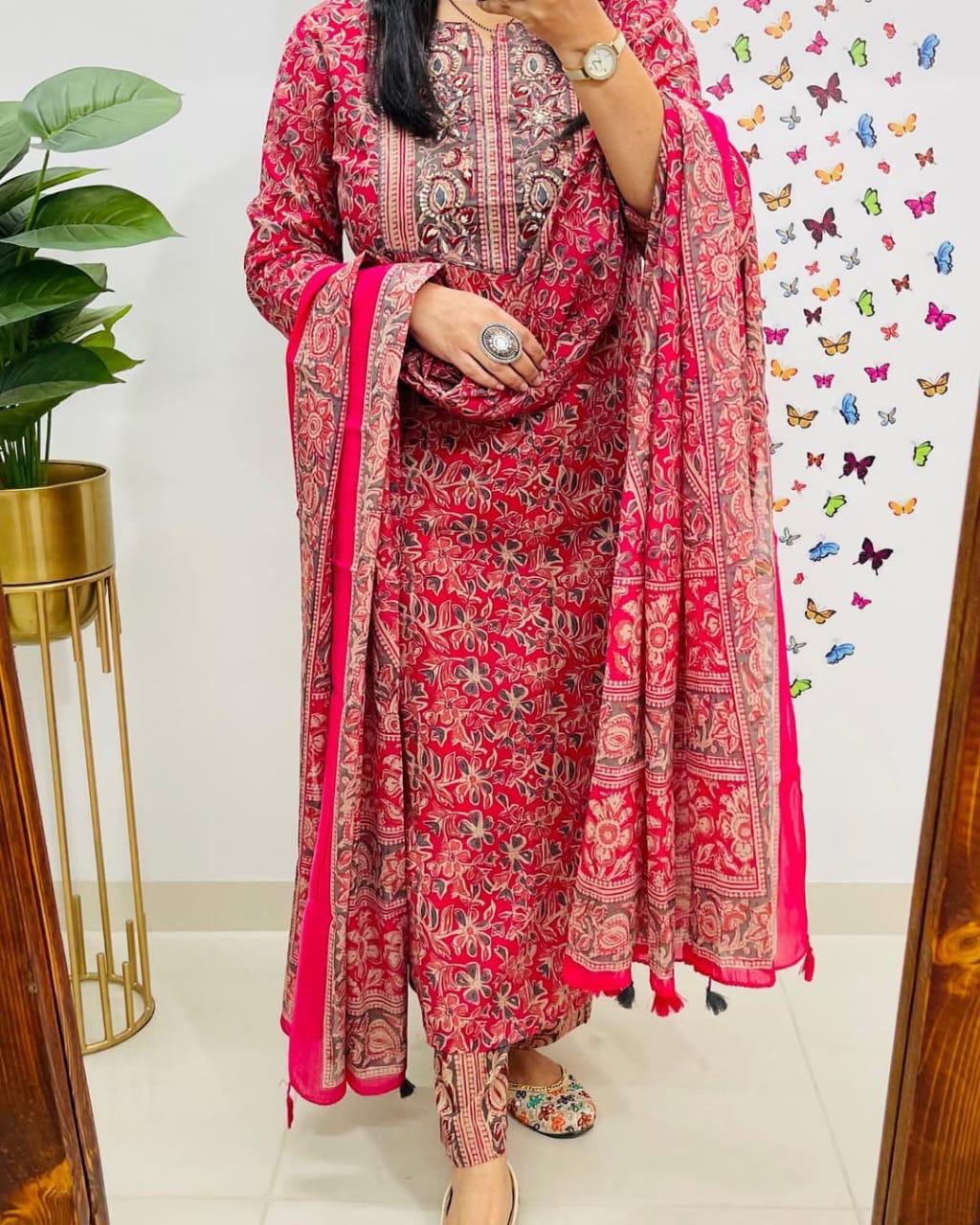 This Kurti,pant dupatta set is perfect for the summer season with its vibrant floral print and confident Plus(PFAB1417)