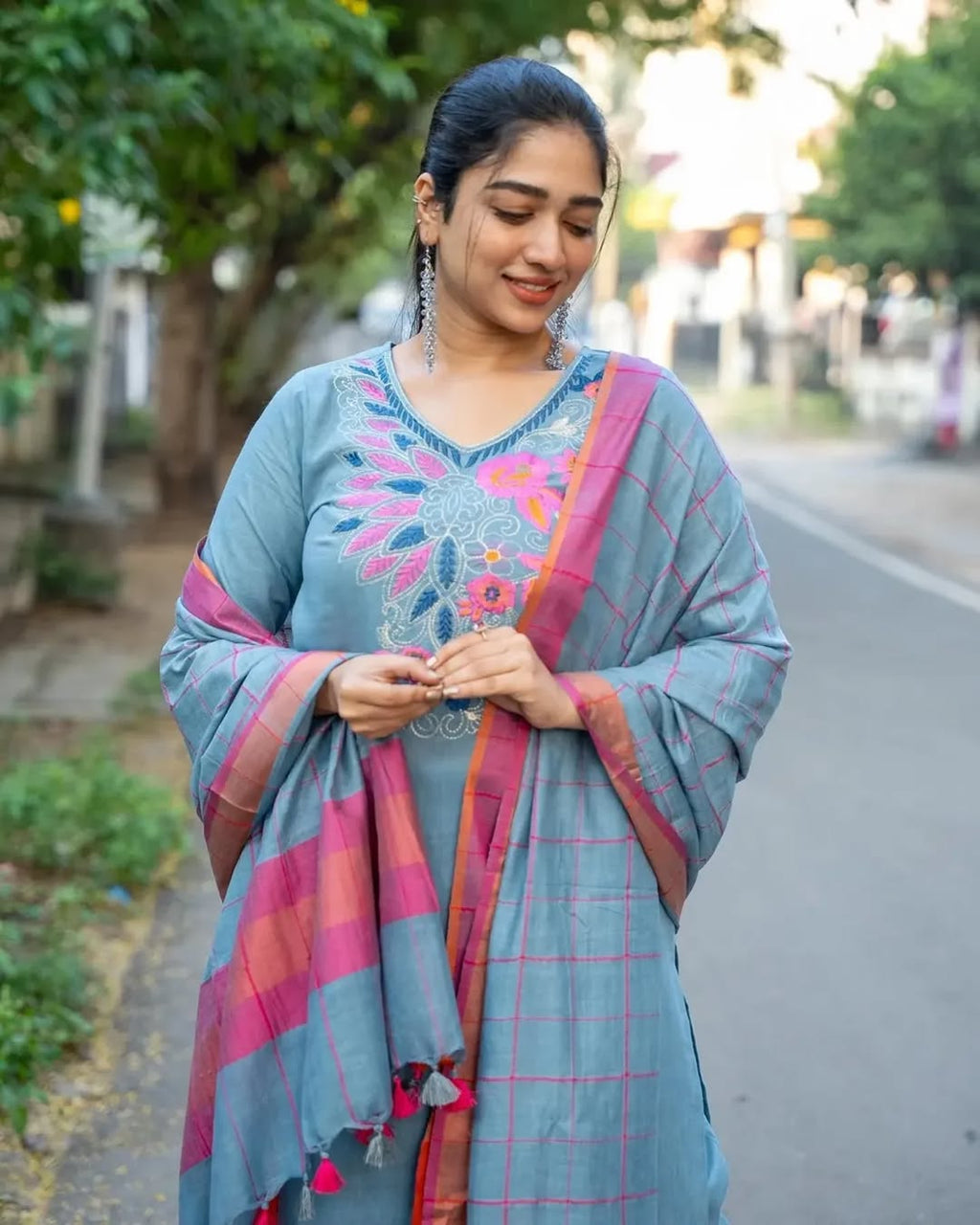 Handloom cotton embroidered kurti paired with handloom embroidered Cotton(PFAB1420)