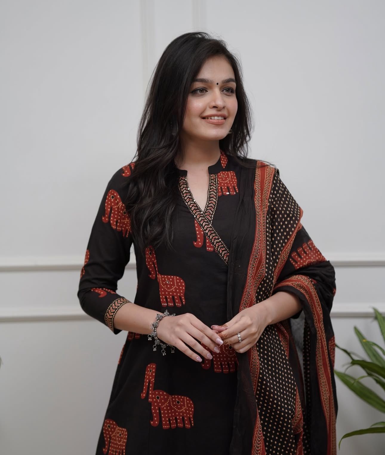 Enjoy your festival 🌞with our Very Beautiful 3ps Set . 🪡 🪡 🪡 🌸(PFAB1442)