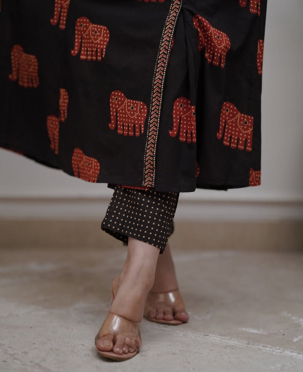 Enjoy your festival 🌞with our Very Beautiful 3ps Set . 🪡 🪡 🪡 🌸(PFAB1442)