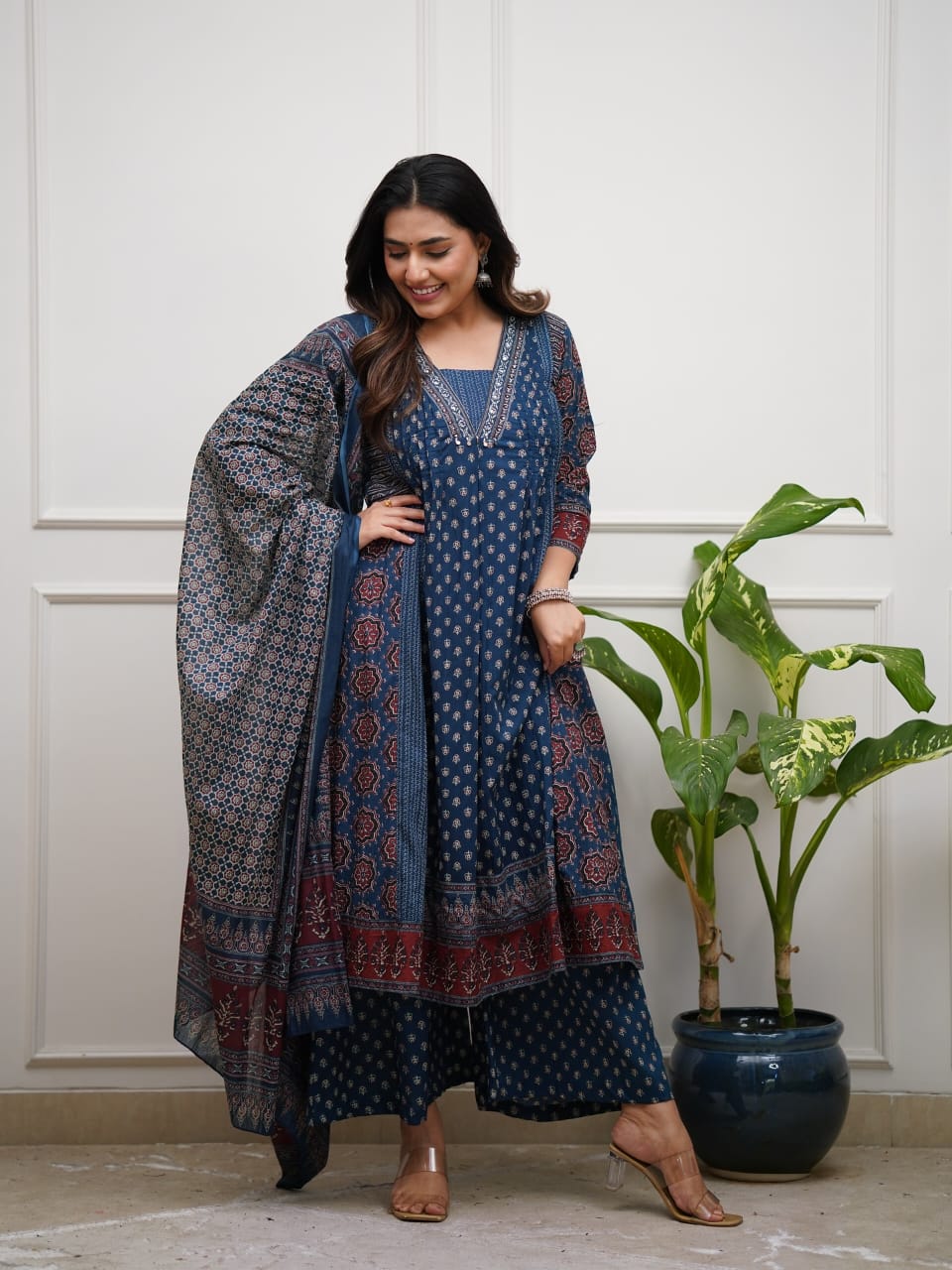 👉🏻👉🏻NEW product LUNCHING super hit &nbsp; hai dimand product Beutiful Suit Set👈🏻👈🏻(PFAB1462)