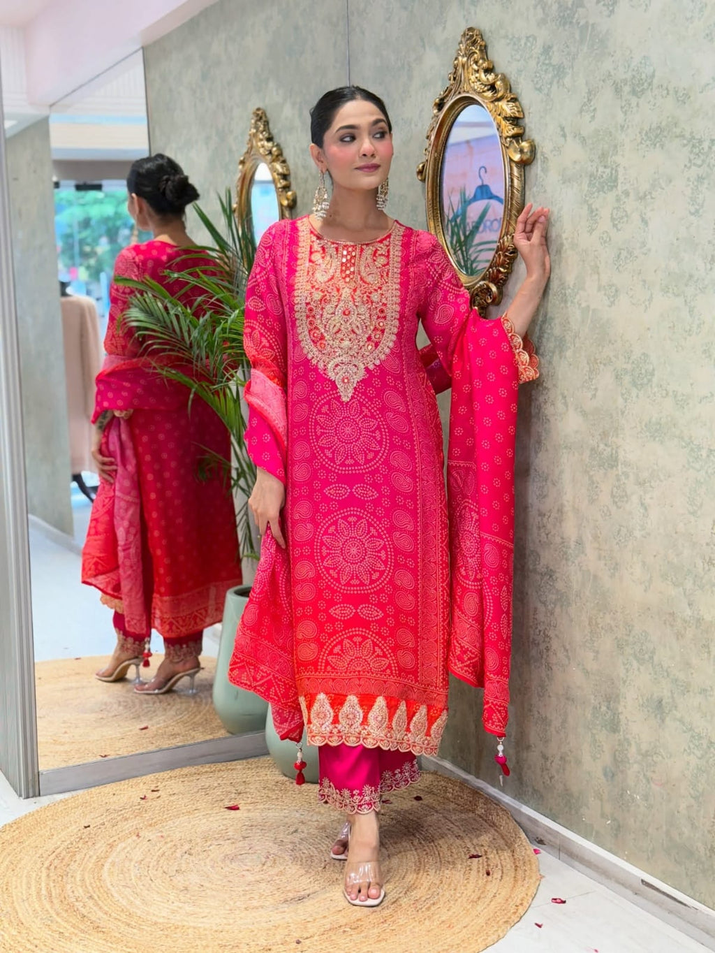 * LONCHING ĐĚSIGNER PARTY WEAR TOP AND BOTAM . WITH FANCY DUPPATA AND EMBROIDERY WORK*