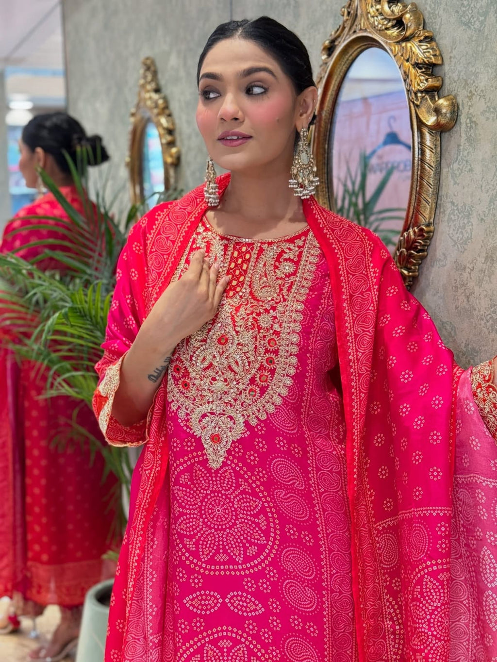 * LONCHING ĐĚSIGNER PARTY WEAR TOP AND BOTAM . WITH FANCY DUPPATA AND EMBROIDERY WORK*