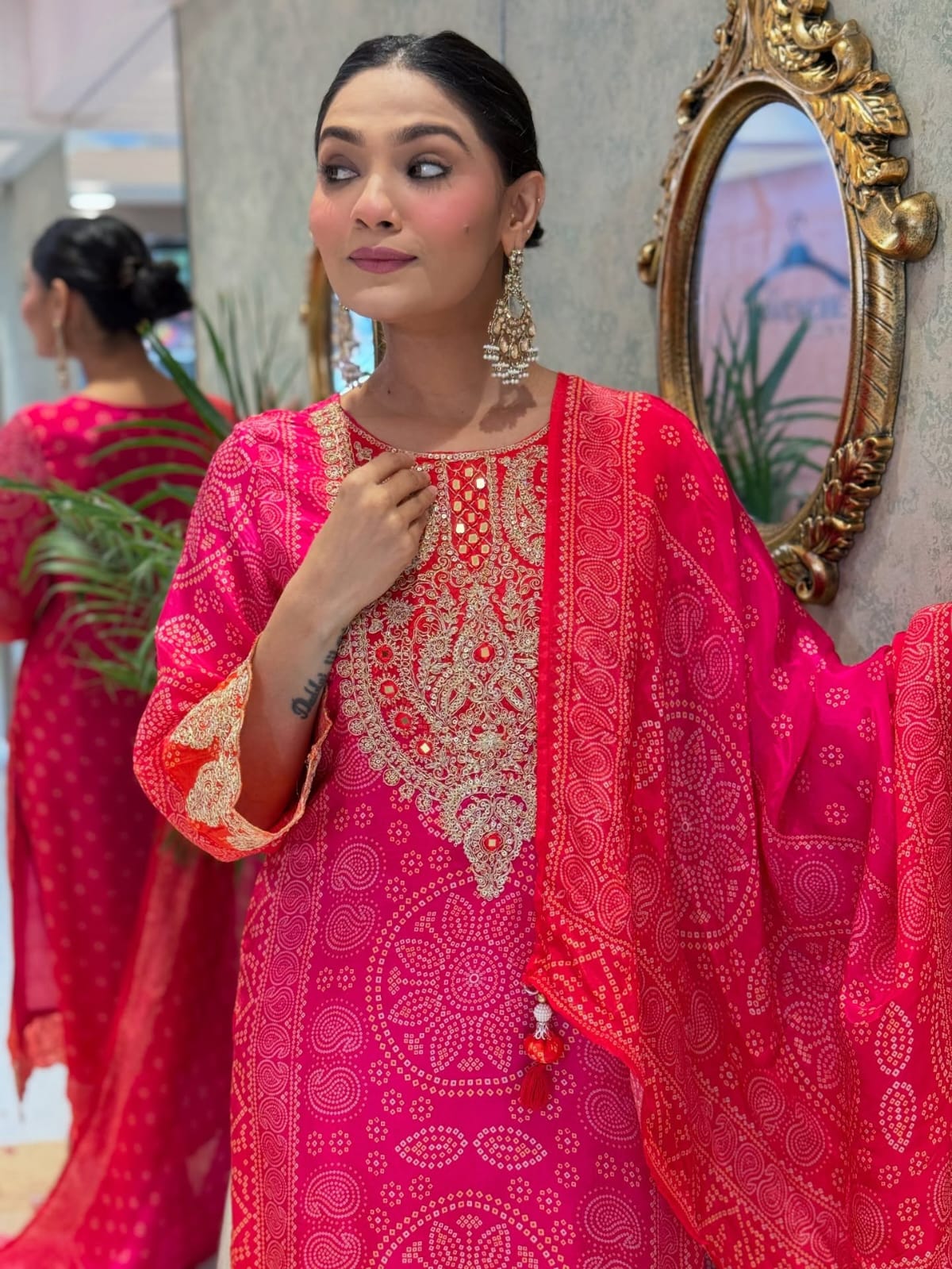 * LONCHING ĐĚSIGNER PARTY WEAR TOP AND BOTAM . WITH FANCY DUPPATA AND EMBROIDERY WORK*