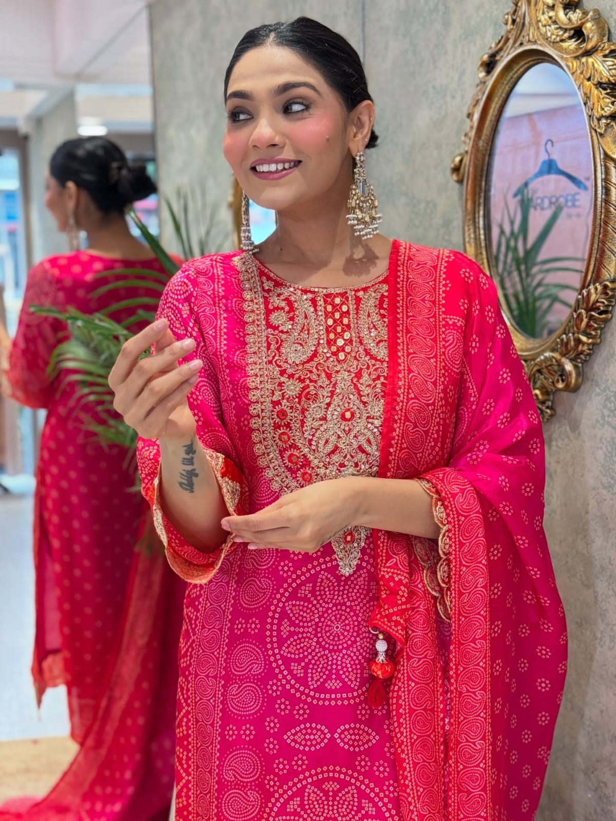 * LONCHING ĐĚSIGNER PARTY WEAR TOP AND BOTAM . WITH FANCY DUPPATA AND EMBROIDERY WORK*