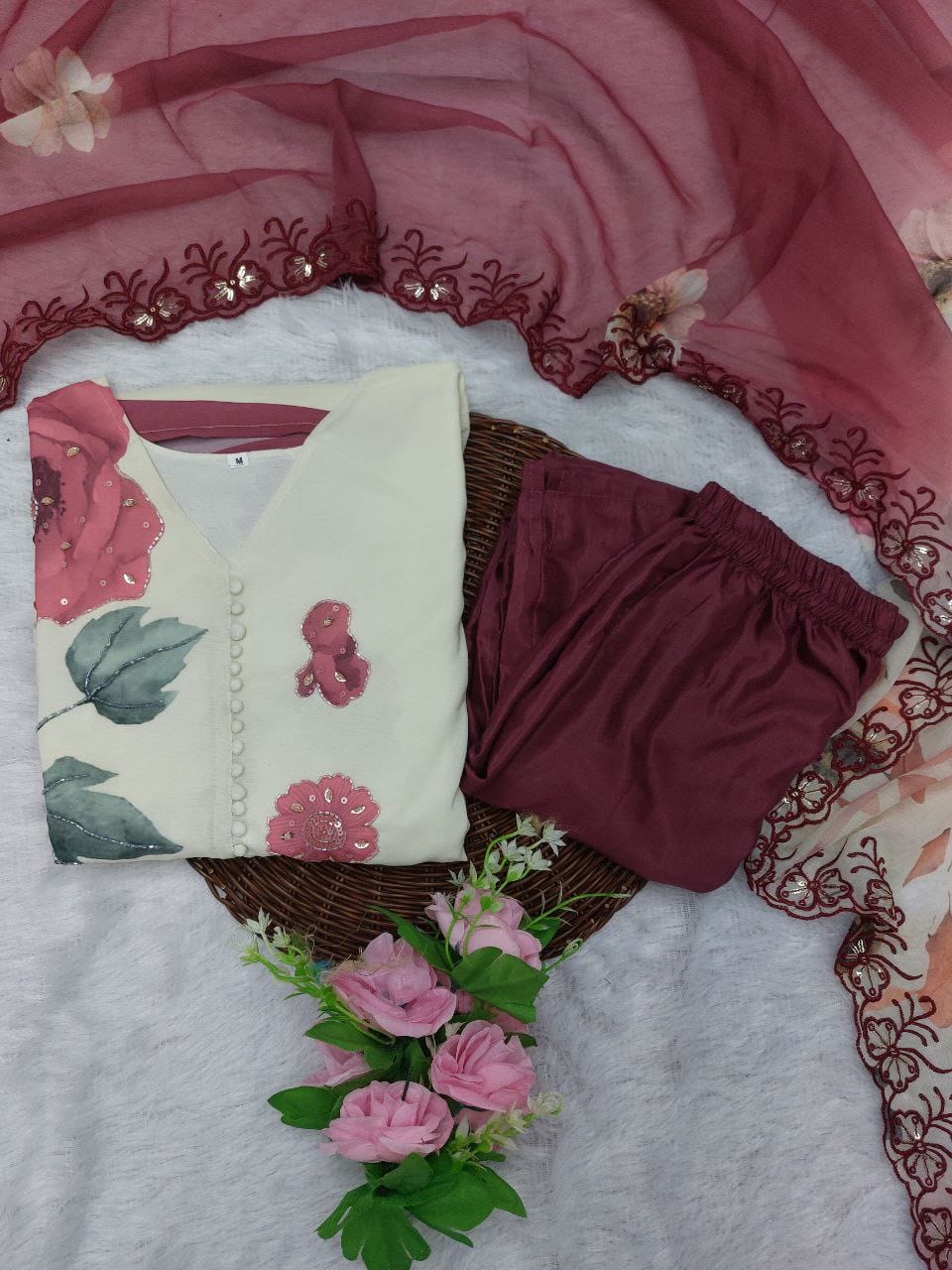 Featuring beautiful Heavy Suit Set which is beautifully decorated Embroidered🪡and Hand work.(RRRD10) 02