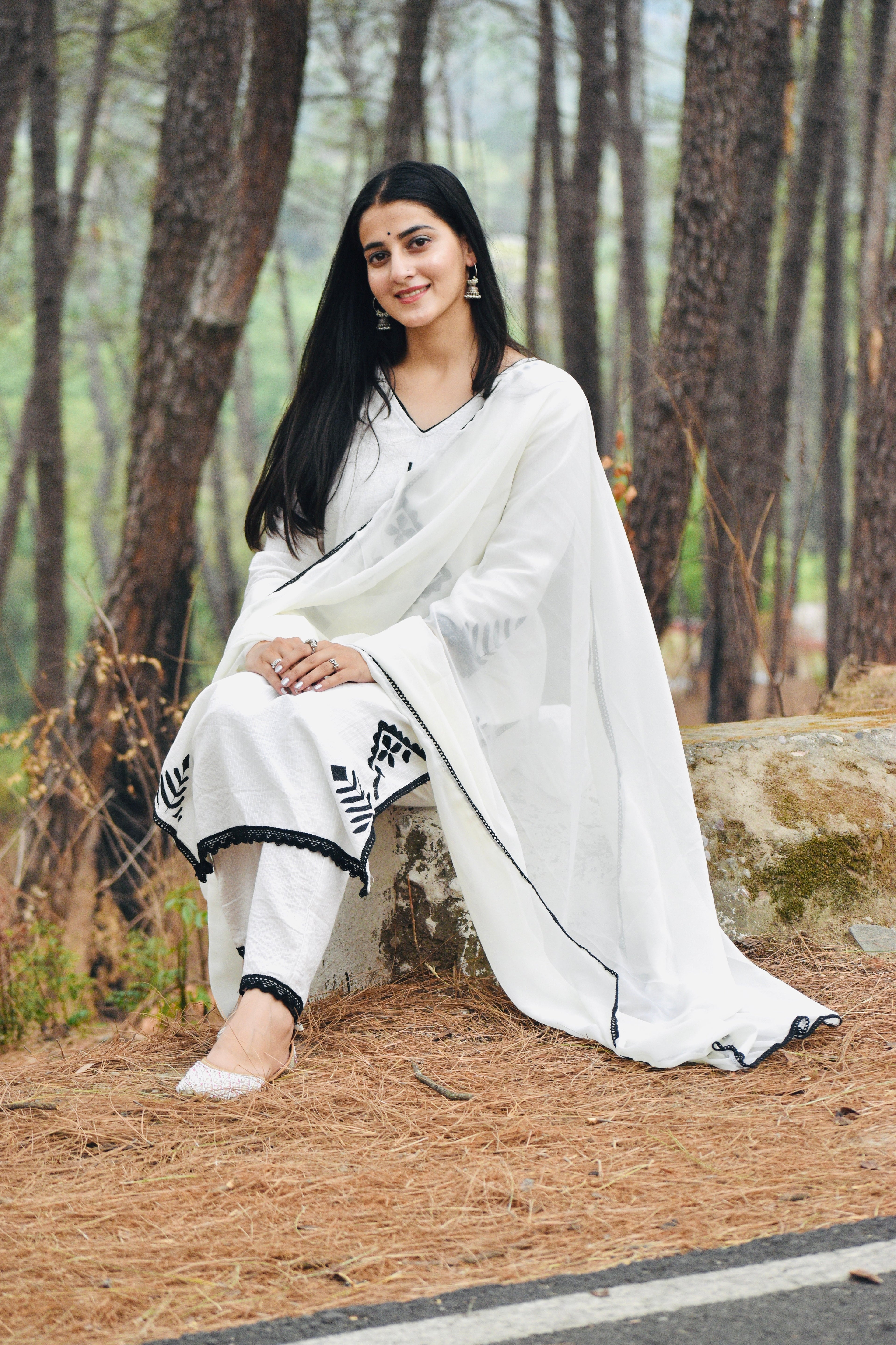 *We are here to spread some magic to your ethnic Heavy cotton katha work and embroidery 🪡 work and beautiful lace work .(PFAB106)