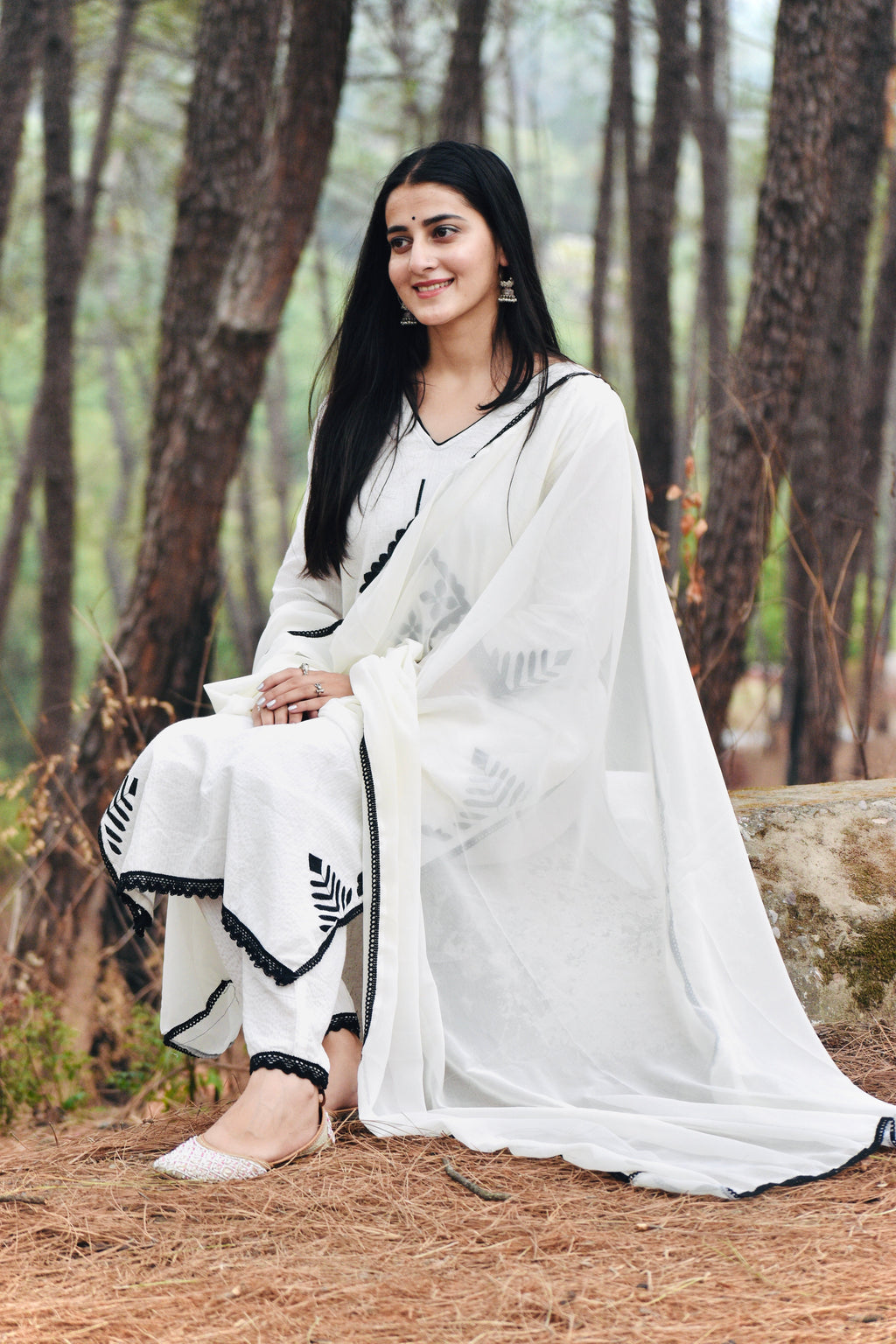 *We are here to spread some magic to your ethnic Heavy cotton katha work and embroidery 🪡 work and beautiful lace work .(PFAB106)