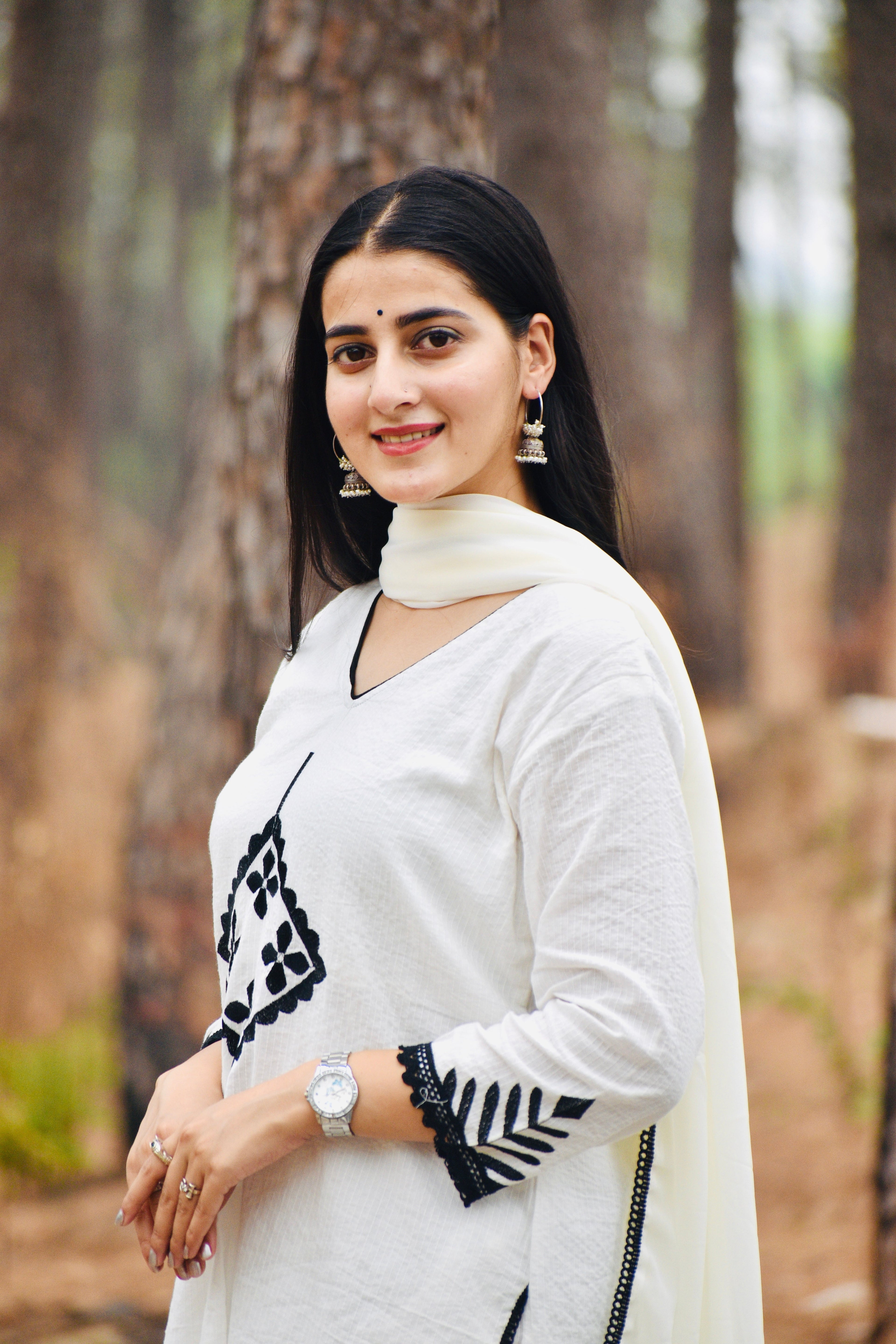 *We are here to spread some magic to your ethnic Heavy cotton katha work and embroidery 🪡 work and beautiful lace work .(PFAB106)