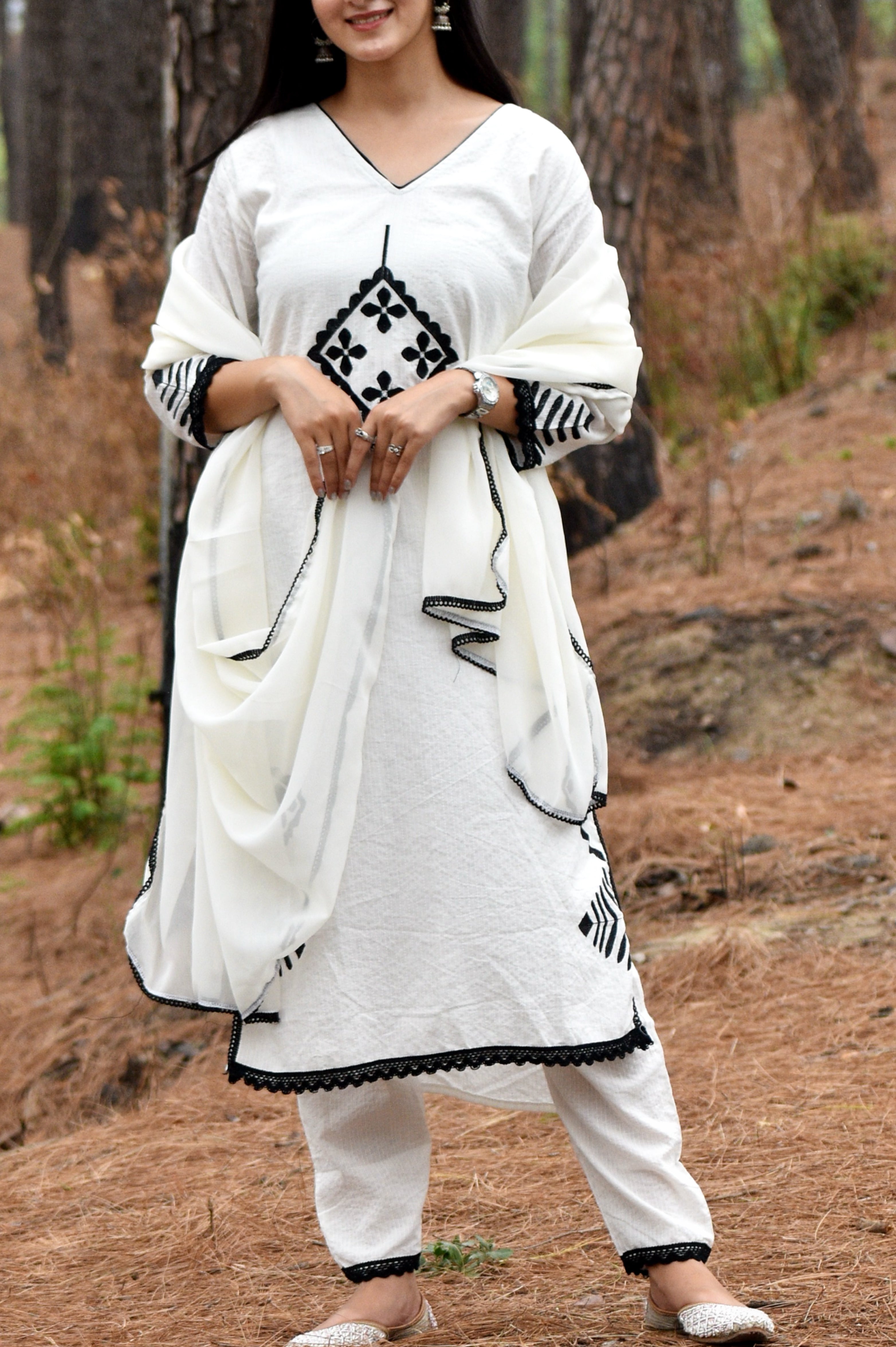 *We are here to spread some magic to your ethnic Heavy cotton katha work and embroidery 🪡 work and beautiful lace work .(PFAB106)