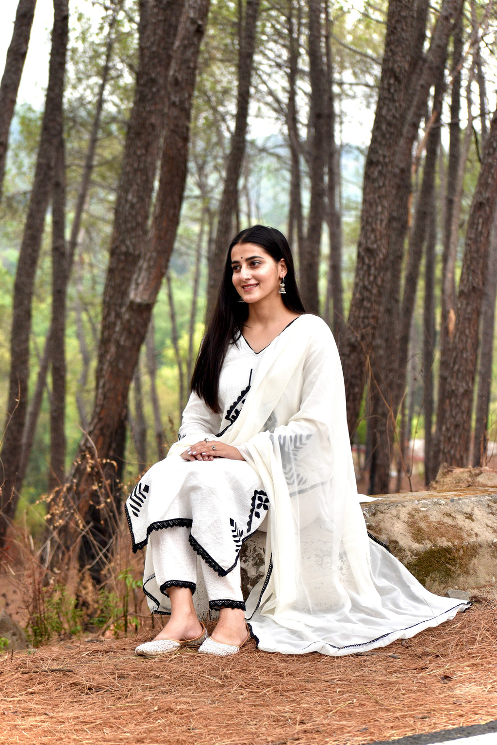 *We are here to spread some magic to your ethnic Heavy cotton katha work and embroidery 🪡 work and beautiful lace work .(PFAB106)